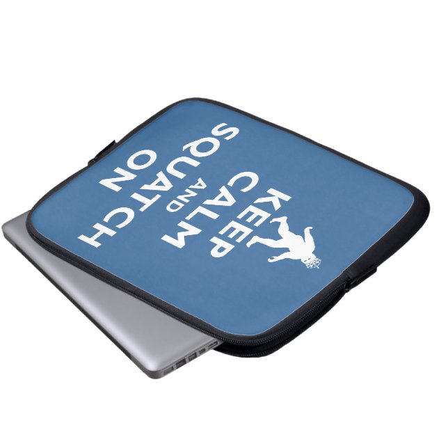 Housse Pour Ordinateur Portable Squatch dessus (Devant bas)