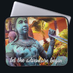 Housse Pour Ordinateur Portable Statue du Guerrier Turquoise Photo Let Adventure B<br><div class="desc">"Laissez l'aventure commencer." Découverte dans un jardin luxuriant, cette statue de guerrier asiatique crie voyage et exploration. Envie d'animer votre ordinateur avec cette étonnante pochette d'ordinateur portable en néoprène de photographie. Cette pochette pour ordinateur portable est disponible en trois tailles : 15", 13" et 10". Fait un grand cadeau pour...</div>