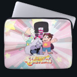 Housse Pour Ordinateur Portable Steven Universe | Crystal Gem Group Huddle<br><div class="desc">Découvrez les Crystal Gems Steven Universe,  Garnet,  Pearl et Amethyst dans cette pose groupée !</div>