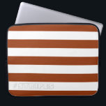 Housse Pour Ordinateur Portable STRIPES Brown sur n'importe quelle couleur<br><div class="desc">Bandes horizontales contre blanc,  qui peuvent être recolorées. Jouez avec des couleurs arrière - plans pour créer de nouveaux effets !</div>