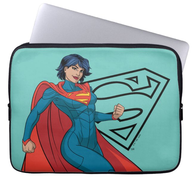 Housse Pour Ordinateur Portable Supergirl Hovering en costume bleu (Devant)