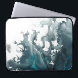 Housse Pour Ordinateur Portable Tempest d'Indigo<br><div class="desc">Indigo Tempest I par June Erica Vess. Un design unique et abstrait,  réalisé dans des tons différents de bleu diffusant vers l'extérieur dans l'arrière - plan blanc.</div>