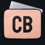 Housse Pour Ordinateur Portable Tendance Couleur Doux Poche Portable<br><div class="desc">Voici la couleur tendance du ressort : Soft Peach. Manche portable moderne et élégant avec monogramme personnalisable dans une police minimaliste noire classique. Son design simple et épuré dans une couleur solide offre un charme intemporel et classique. Découvrez nos couleurs printanières tendance pour plus de produits dans la même couleur...</div>