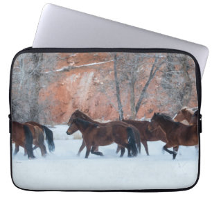 Housse Pour Ordinateur Portable Troupeau de chevaux courant dans la neige