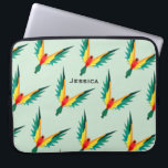 Housse Pour Ordinateur Portable Trrendy Tropical Bird Motif Blue Personnalisé<br><div class="desc">Des oiseaux tropicaux de style géométrique en motif répétitif sur manche d'ordinateur portable bleu avec option pour personnaliser.</div>