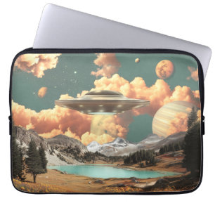 Housse Pour Ordinateur Portable UFO surréaliste au-dessus d'un lac de montagne ave