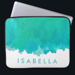 Housse Pour Ordinateur Portable Vert bleu moderne Turquoise Aquarelle Nom Élégant<br><div class="desc">Protégez votre ordinateur portable avec style grâce à cette pochette moderne et chic. Design dispose d'un joli arrière - plan d'aquarelle turquoise bleu-vert et votre nom ou autre texte customisé dans une police de typographie simple turquoise. Ce coque d'ordinateur élégant et tendance lui fait un cadeau élégant.</div>