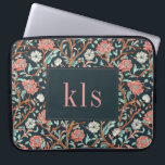 Housse Pour Ordinateur Portable Vintage Pavot noir William Morris Monogramme<br><div class="desc">Ce design simple mais élégant présente une motif de tapisserie rose et aqua d'inspiration William Morris,  sombre et élégante. Protégez votre ordinateur portable ou votre tablette avec style. Ajoutez un nom pour le personnaliser. Fait un grand cadeau de Noël ou de fête des mères. Créé par Simply Farmhouse Press.</div>