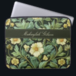 Housse Pour Ordinateur Portable Vintage William Morris Spring Floral<br><div class="desc">Ce design simple mais élégant présente un motif fleuri d'inspiration William Morris,  vert,  or et noir. Protégez votre ordinateur portable ou votre tablette avec style ! Ajoutez un nom pour le personnaliser. Fait un grand cadeau de Noël ou de fête des mères. Créé par Simply Farmhouse Press.</div>