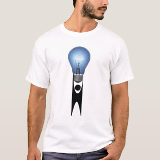 Humaniste tenant le T-shirt d'ampoule