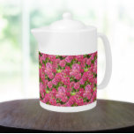 Hydrangée rose fleurit motif floral<br><div class="desc">Théière en céramique blanche avec couvercle qui présente une photo de fleurs d'Hydrangea rose imprimée dans un motif extensible. Un joli design floral !</div>