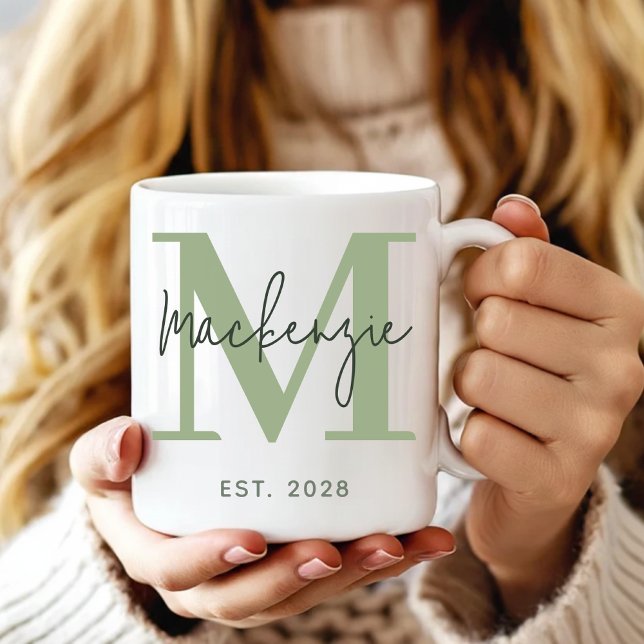 Idée de cadeau de mariage : mug vert sauge minimal (Personalized Minimal Mug Sage Green Wedding Gift Wife, Sage Green Monogram Mug Modern Gift for Her)