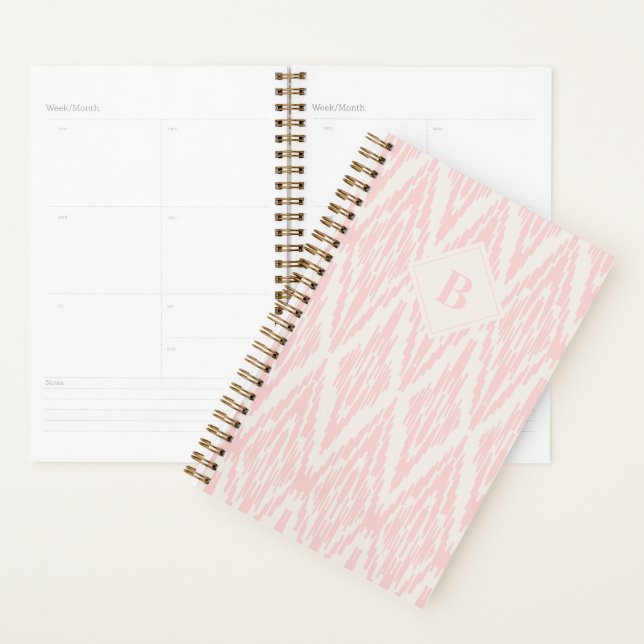 Ikat Diamond Motif en Pastel Pink Monogram (Devant avec enveloppe)