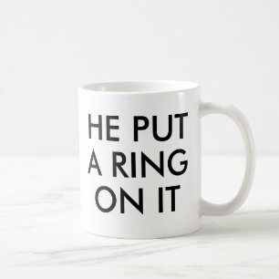 Il a mis une bague sur elle Mug Fiançailles Valent