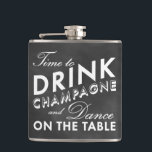 Il est temps de boire un flacon de Chalkboard Cham<br><div class="desc">Il s'agit d'un flacon amusant et flirtant qui dit,  "Il est temps de boire du champagne et de danser sur la table" sur un arrière - plan de tableau de bord illustré,  ce qui en fait un cadeau parfait de 21e anniversaire,  cadeau de vacances ou cadeau de bachelorette.</div>