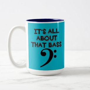 Il est tout au sujet de cette tasse basse