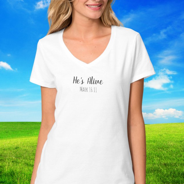 Il est vivant/Typographie chrétienne T-Shirt Marc  (When you think about 'He's Alive'' what scripture is close to your heart, add that to this shirt)