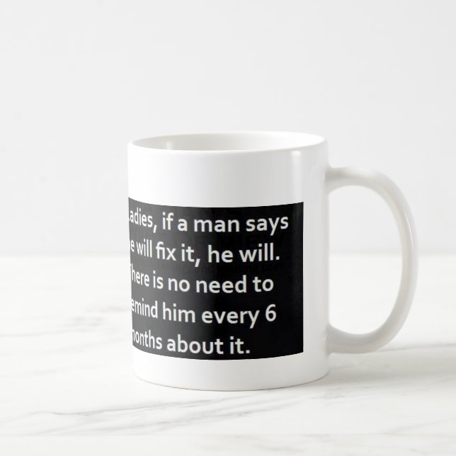 Il le fixera tasse de café (Droite)