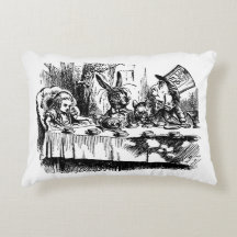 Illustration vintage Alice de coussin au pays des