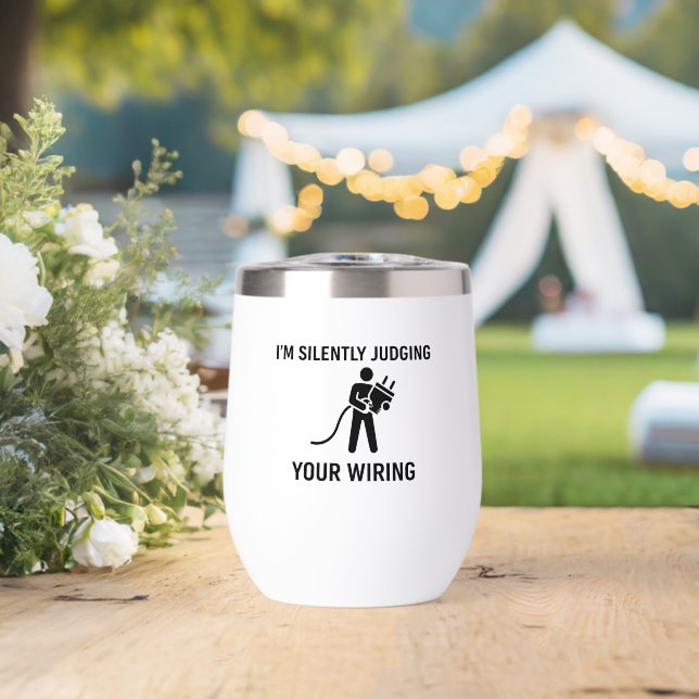 I'm Silently Judging Your Wiring (Mariage (pivoté))