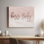Imitation Canevas Boss Lady Rose Gold Marble Blush Pink Parties scin<br><div class="desc">Donnez de l'espace à votre espace grâce à cette impression de toile chic et glamour. Doté de l'audacieuse phrase "Boss Lady" dans un script élégant, accentué par une texture luxueuse en marbre doré rose et une parties scintillant rose vif chatoyante, cette oeuvre d'art est un élément de déclaration pour la...</div>