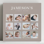 Imitation Canevas Calendrier photo de la première année de garde de<br><div class="desc">Rappelez-vous la première année de votre bébé avec ce collage photo minimaliste moderne. Simple mise en page de la grille photo de 12 pour chaque mois du début de vie de votre nouveau-né. Faites-en un cadeau magnifique pour les nouveaux parents, grands-parents ou autres membres de la famille à tenir à...</div>