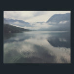 Imitation Canevas Lac Bohinj Slovénie Misty Mountain Water Photo<br><div class="desc">Cette belle toile imprimée présente une photo d'une belle scène paysagère de nuages bas sur le lac Bohinj,  Slovénie avec les montagnes encadrant la magnifique eau claire en contrebas.</div>