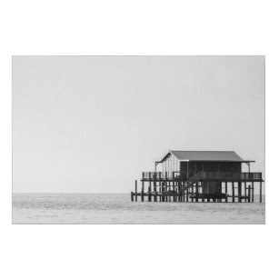 Imitation Canevas Photo en noir et blanc de Stilt House sur l'océan