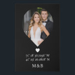Imitation Canevas Photo Monogramme Coeur romantique Coodinate Modern<br><div class="desc">Photo Monogramme Coeur romantique Coodinates Faux Canvas Moderne Imprimer Mur Art présente votre photo préférée avec votre monogramme et coordonnées personnalisées de longitude et de latitude qui vous sont spéciales dans la typographie script moderne. Un cadeau parfait pour les mariages, anniversaire, Noël, Saint Valentin, anniversaire et bien plus encore. Conçu...</div>