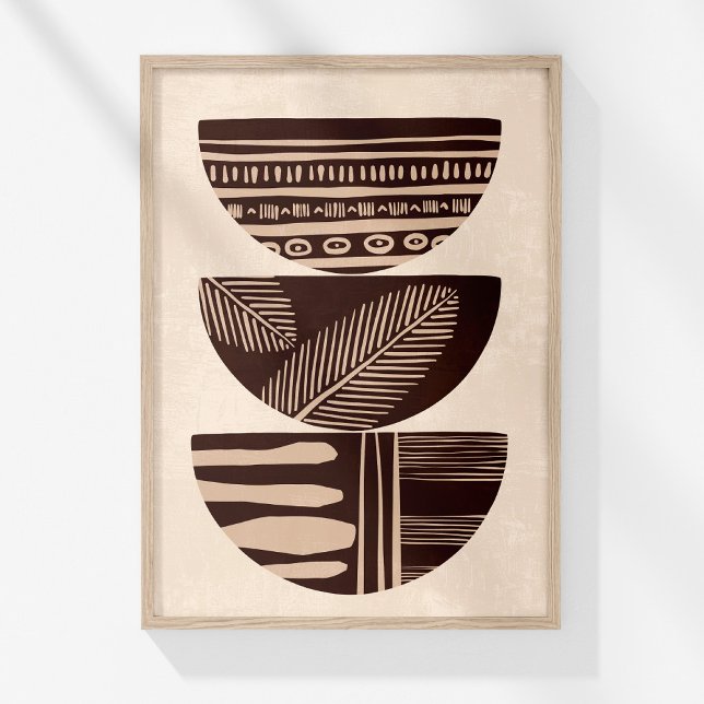Impression d'art mural abstrait de bols tribal boh (Boho Neutral Abstract Tribal Bowls Wall Art in a wooden frame on a sunny white wall.)