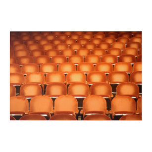 Impression En Acrylique Sièges orange vides dans l'auditorium