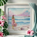 Impression Photo Aquarelle au bord du rivage<br><div class="desc">"By the Shoreline" est l'une de mes plus récentes aquarelles de scènes de plage, capturant un moment serein avec des tons d'art rose doux et une mer bleue calme. Cette oeuvre d'art de plage émouvante présente une femme au bord de l'eau et un deuxième casquette de plage posé dans le...</div>