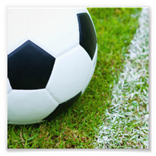 Impression Photo Ballon de football sur le plan rapproché d'herbe