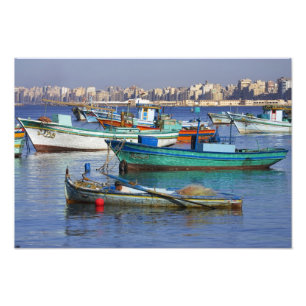 Impression Photo Bateaux de pêche colorés dans le port de