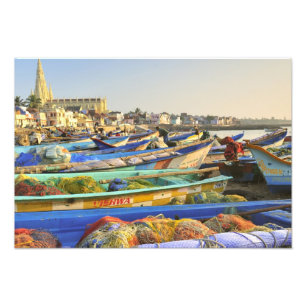 Impression Photo Bateaux en préparation pour la pêche, L'église de
