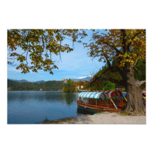 Impression Photo Bateaux touristiques dans le lac Bled en automne