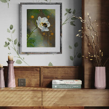 Bourdon affairé pollinisant une fleur de cosmos bl