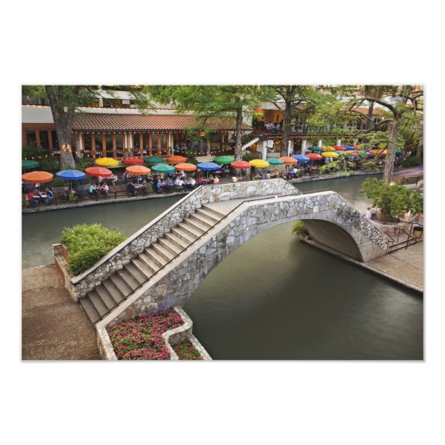 Impression Photo Café en plein air le long de la River Walk et pont (Devant)