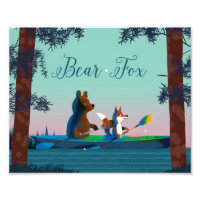 Cute Bear et Fox kayak sur une rivière forestière