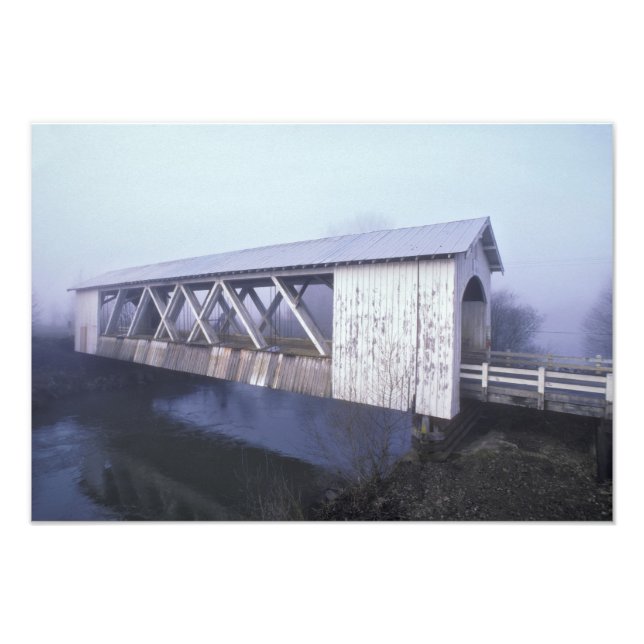 Impression Photo États-Unis, Oregon. Le pont couvert Gilkey enjambe (Devant)