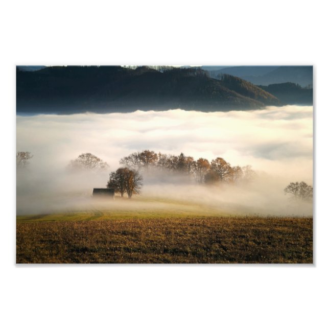 Impression Photo Fog Covered Shack in the Meadow (Devant)