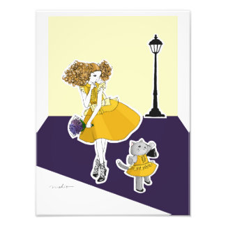 Impression Photo Girl and Cat in Yellow Dresses Waiting for Taxi Il