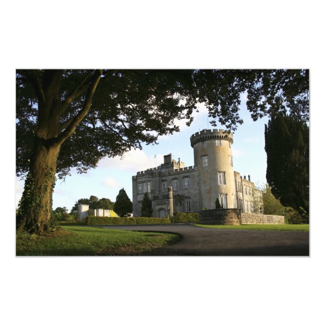 Impression Photo Irlande, l'entrée latérale du château de Dromoland (Devant)