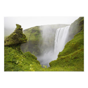 Impression Photo Islande. La cascade de Skogarfoss plonge sur une