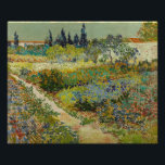 Impression Photo Jardin à Arles Vincent Van Gogh<br><div class="desc">Jardin à Arles par Vincent Van Gogh, huile sur toile 1888, est une peinture de paysage d'un petit sentier à travers un vaste jardin de parterres de fleurs sous un ciel ensoleillé, avec arbres fruitiers, arbustes, cyprès et bâtiments ruraux français dans l'arrière - plan. Avec des coups de pinceau variés...</div>