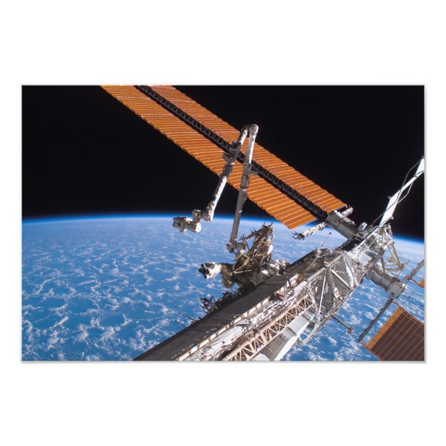 Impression Photo Le Canadarm2 et les ailes de panneaux solaires (Devant)