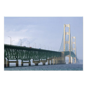 Impression Photo Le pont Mackinac qui s'étend sur le détroit de