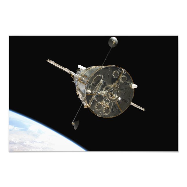 Impression Photo Le télescope spatial Hubble en orbite au-dessus de (Devant)