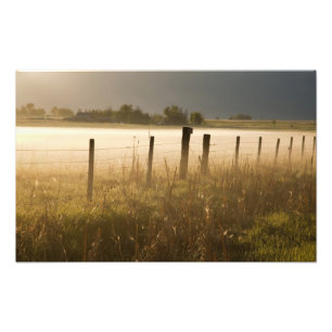 Impression Photo Lever de soleil éclairant le brouillard le long d'