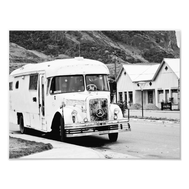 Impression Photo Old Bus in the street. (Devant)